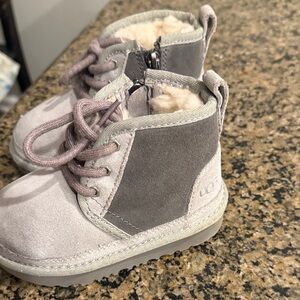 UGG Kids Boots in Light Gray and Cream